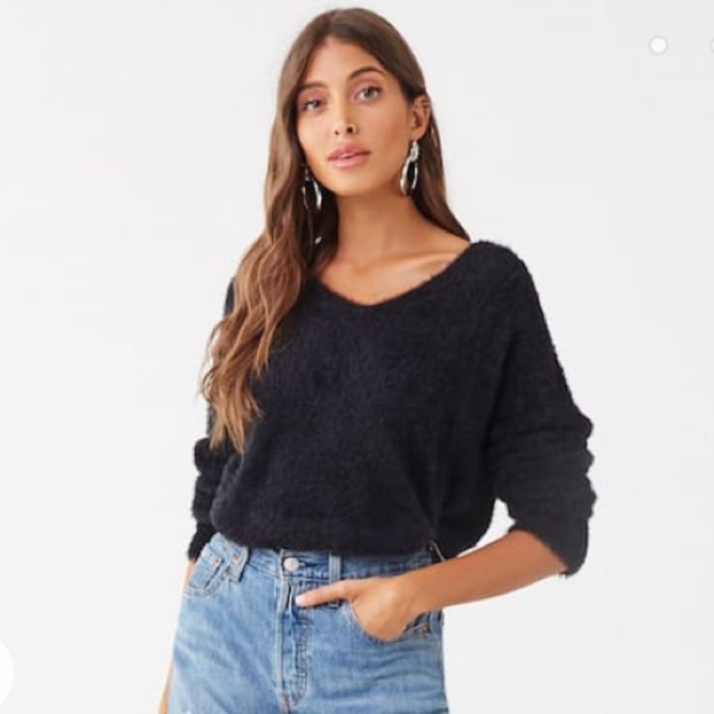 🤩NWT🤩Cozy/Fuzzy Black V-Neck Sweater- S/M